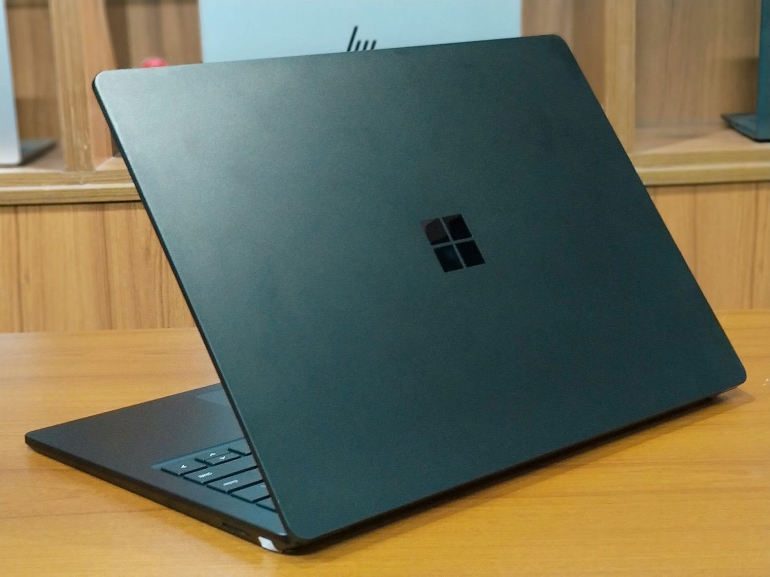 Microsoft Surface Laptop 4 Core i5 11th Gen 8GB RAM 512GB SSD 13.5″ Multi Touch Display Laptop