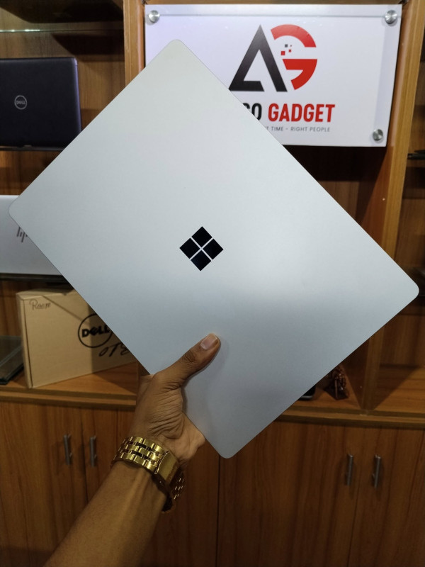 Microsoft Surface Laptop 3 i5-1035G7 8GB 256GB SSD 13.5″ Display