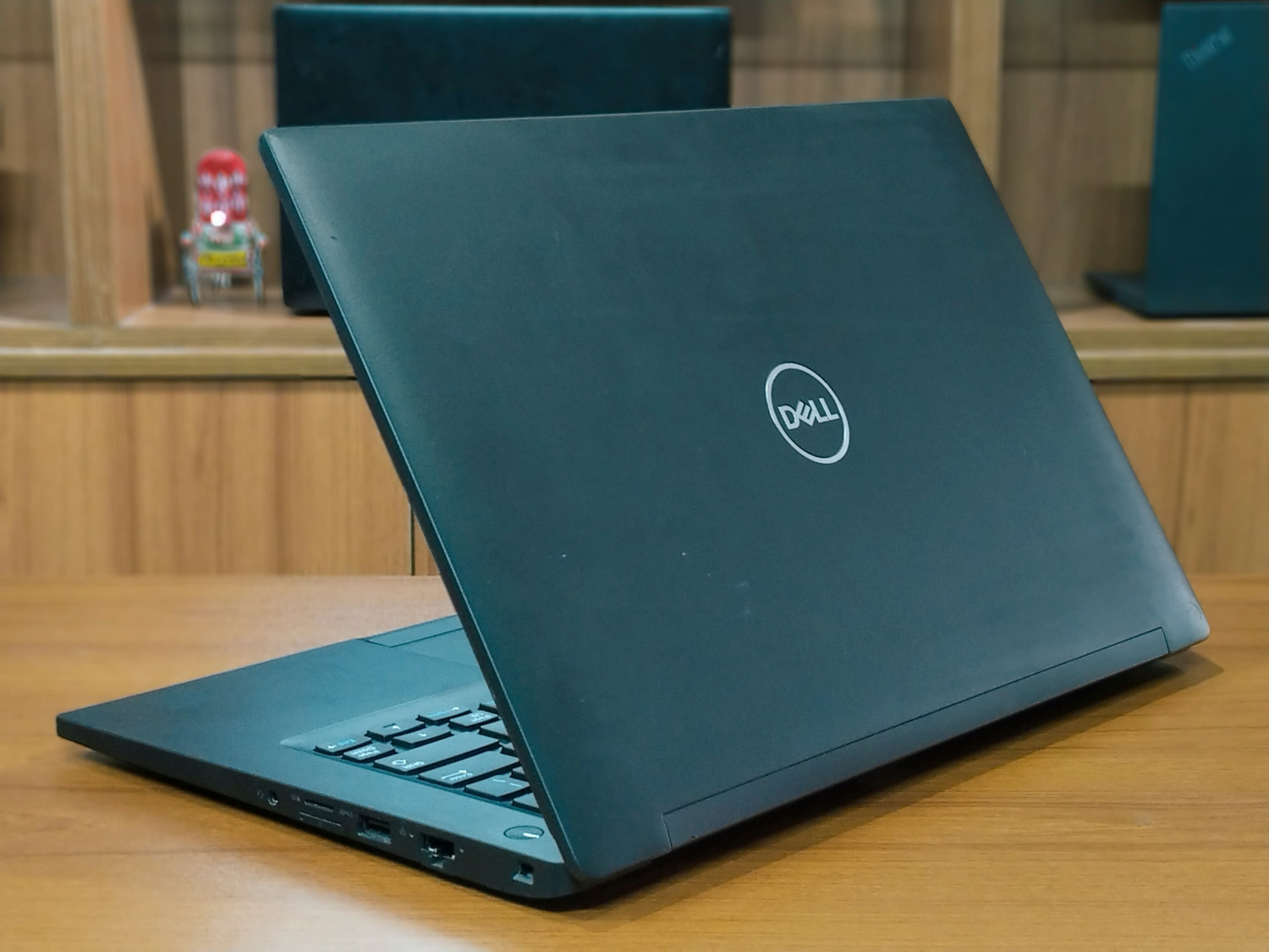 Dell Latitude 7490 Core i5 8th Gen Processor 8GB RAM 256GB SSD 14″ FHD Display