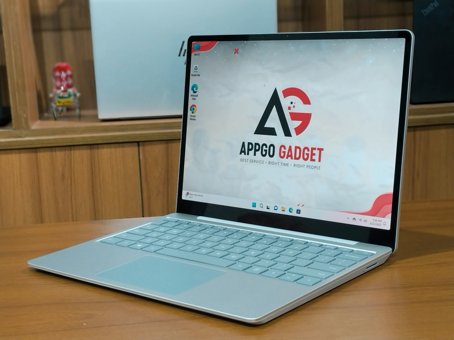 Microsoft Surface Laptop Go 1943 Core i5 10th Gen 16GB RAM 256GB SSD 12.4" Multi Touch Display